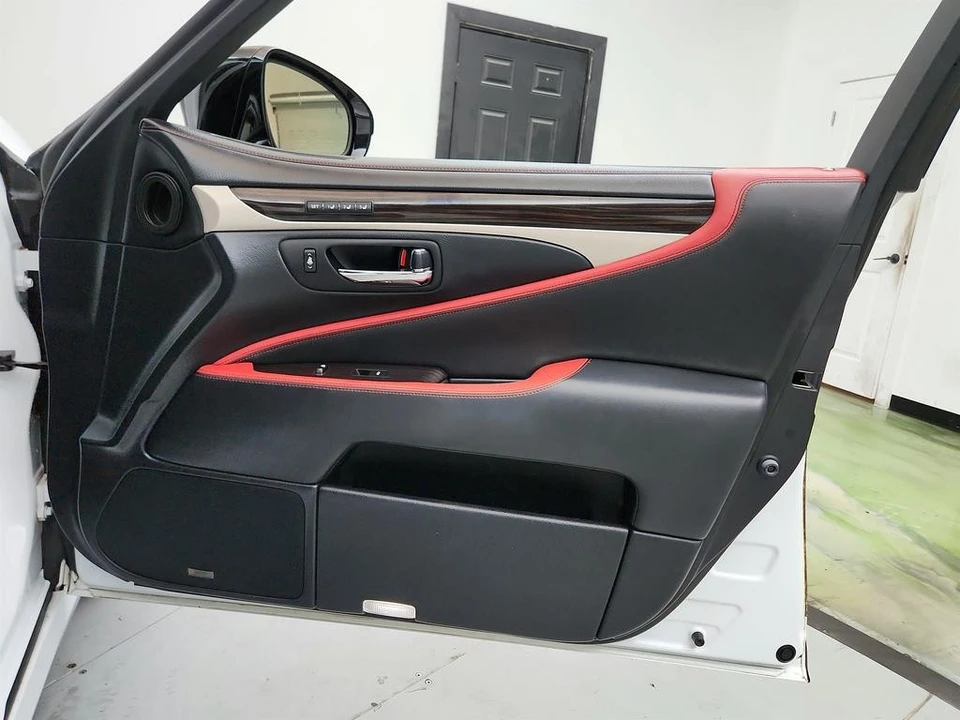 2015 Lexus LS 4th Gen - Image 28 of 31