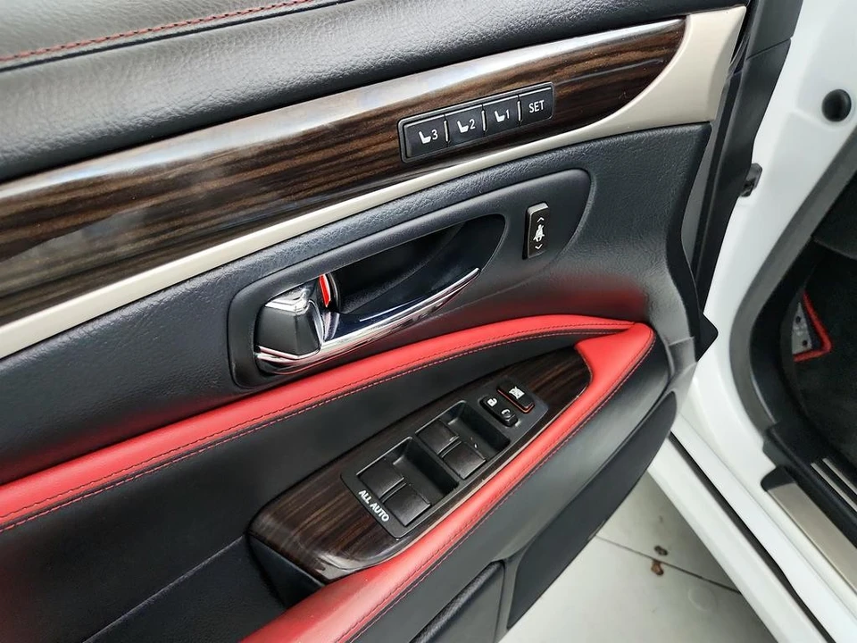 2015 Lexus LS 4th Gen - Image 22 of 31