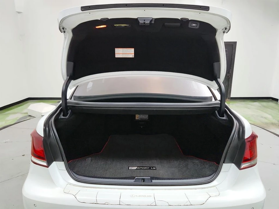 2015 Lexus LS 4th Gen - Image 31 of 31