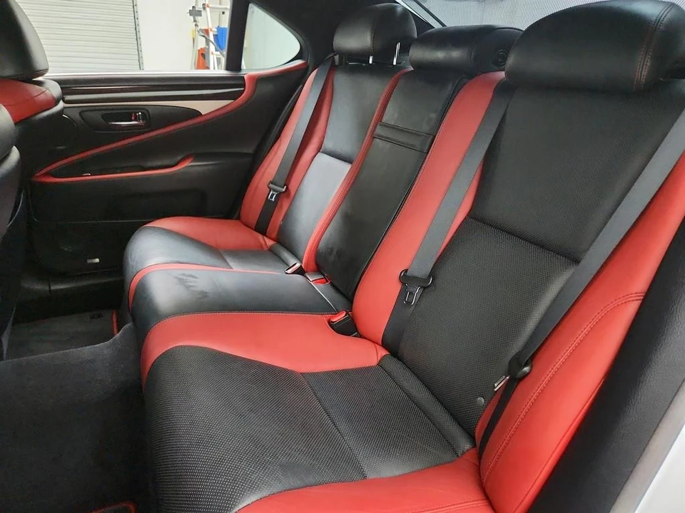 2015 Lexus LS 4th Gen - Image 24 of 31
