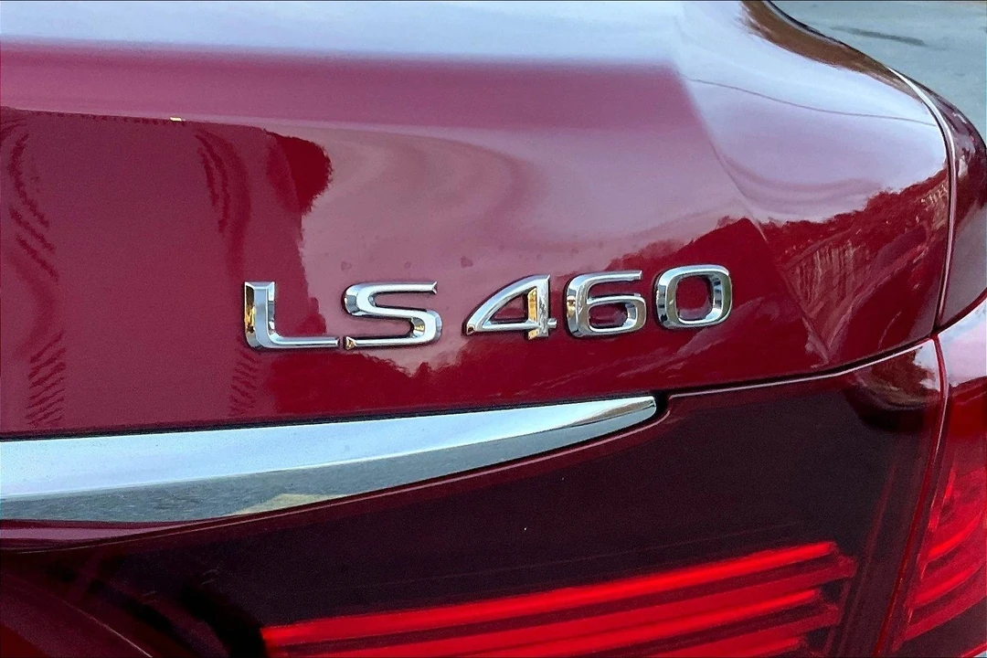2015 Lexus LS 4th Gen - Image 9 of 21