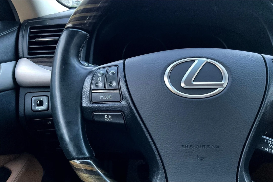 2015 Lexus LS 4th Gen - Image 19 of 21