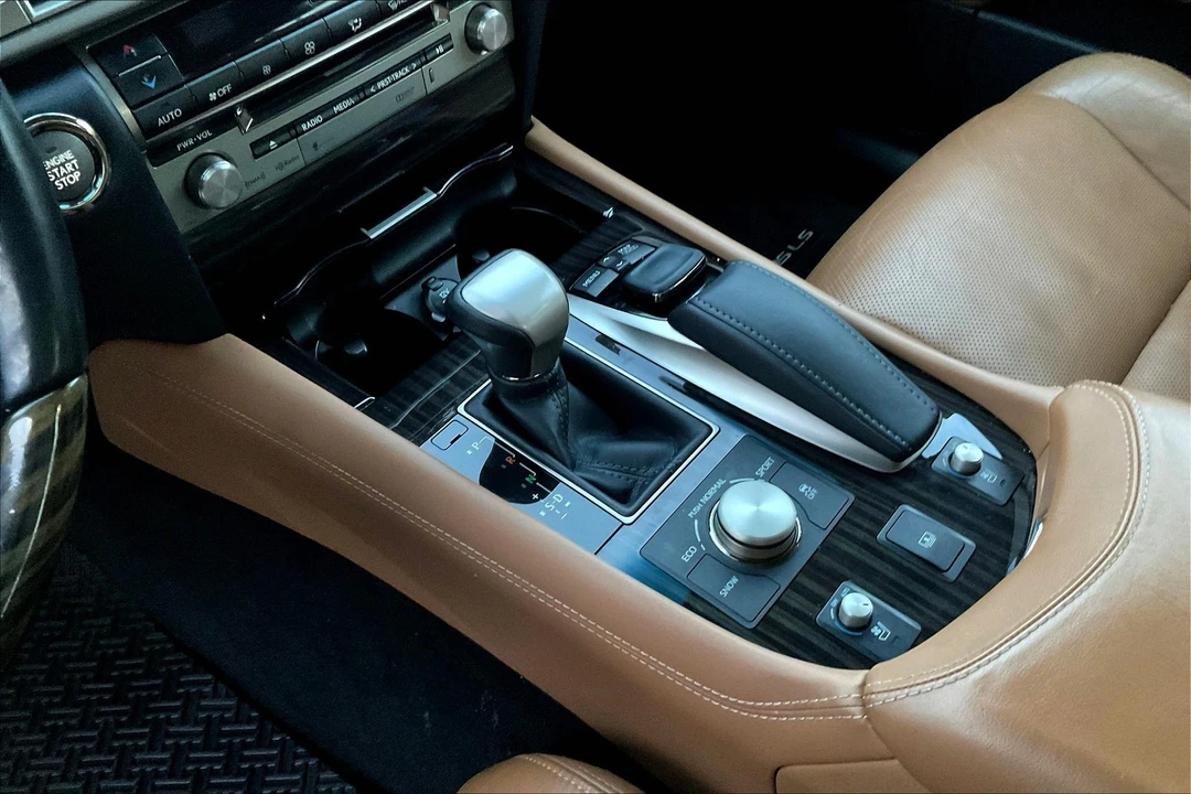 2015 Lexus LS 4th Gen - Image 16 of 21