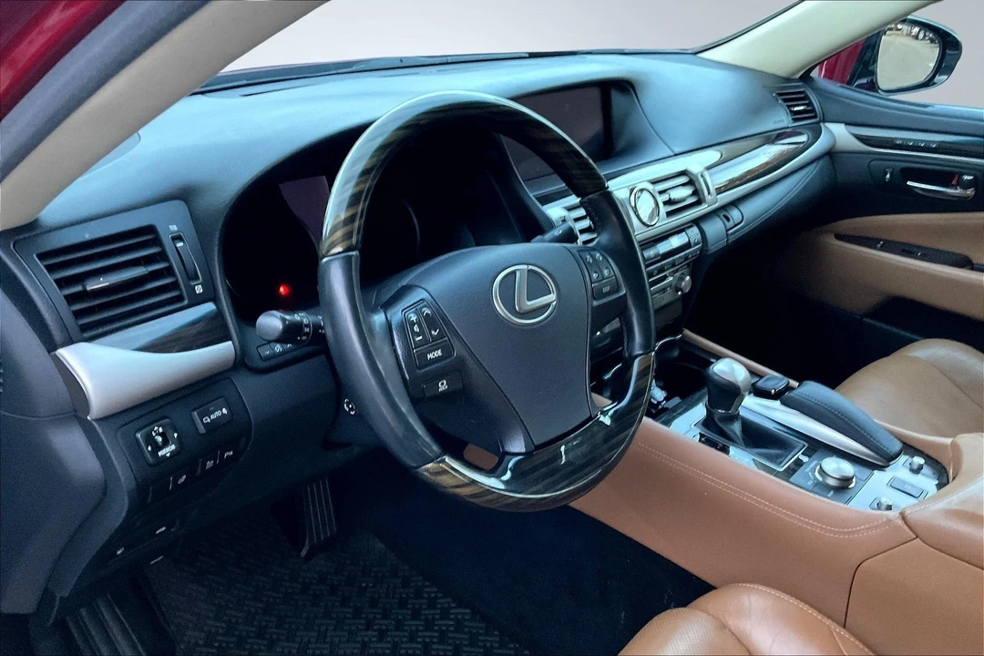 2015 Lexus LS 4th Gen - Image 15 of 21
