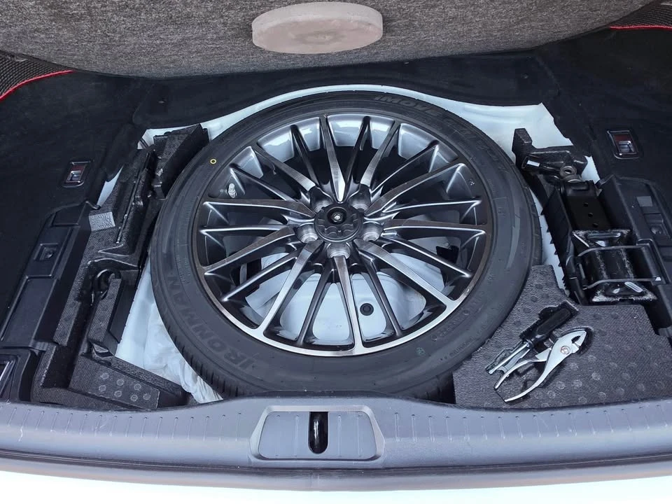 2015 Lexus LS 4th Gen - Image 8 of 13