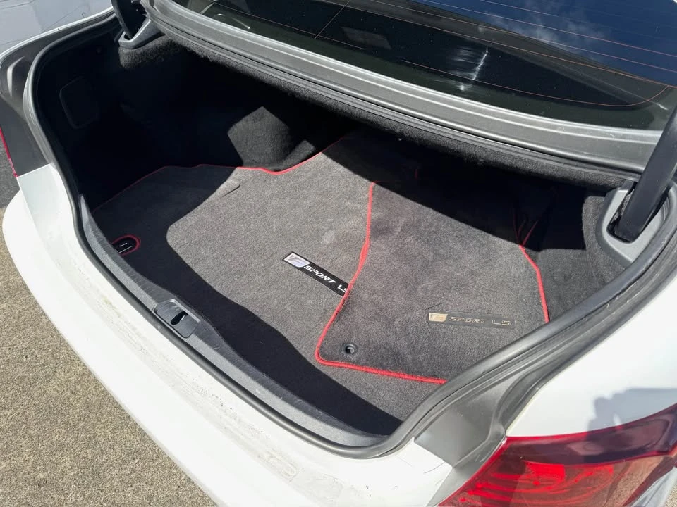 2015 Lexus LS 4th Gen - Image 17 of 20