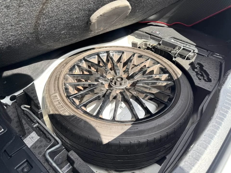 2015 Lexus LS 4th Gen - Image 14 of 20