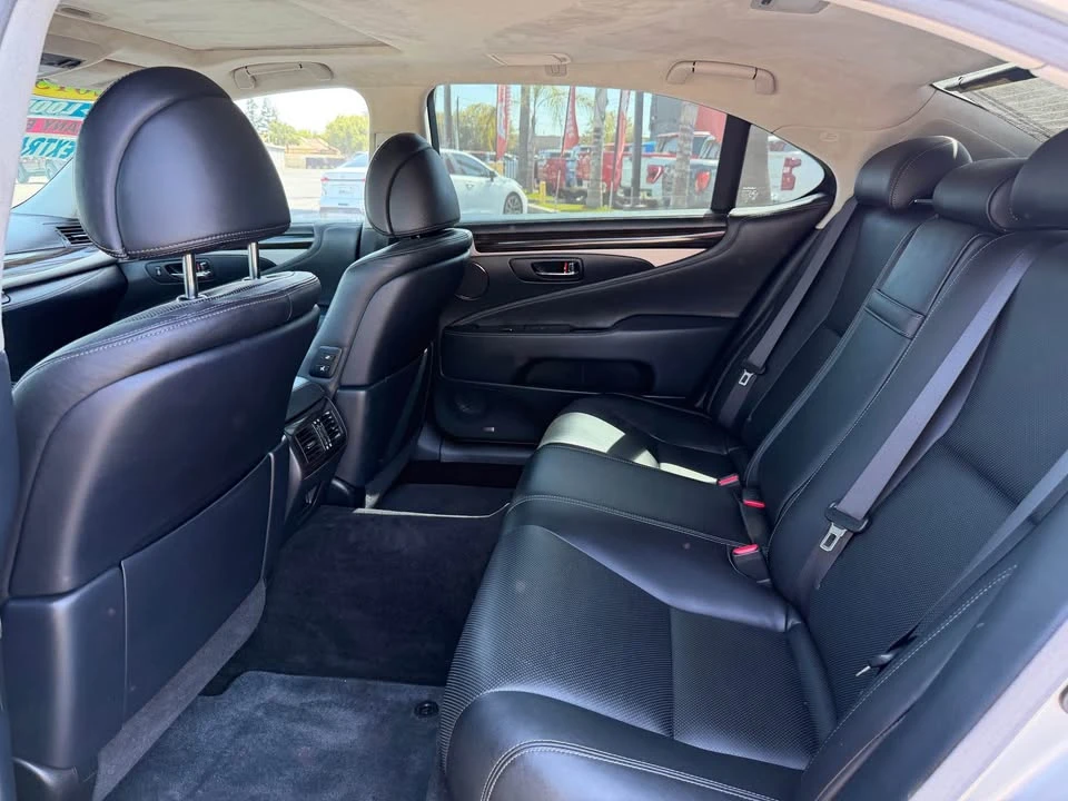 2015 Lexus LS 4th Gen - Image 7 of 10