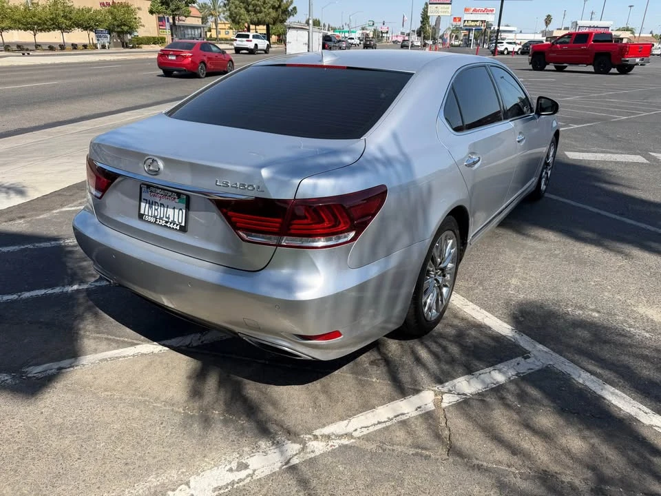 2015 Lexus LS 4th Gen - Image 5 of 10