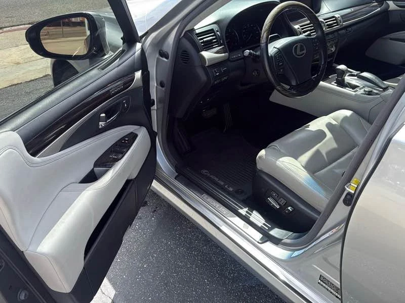 2015 Lexus LS 4th Gen - Image 17 of 20