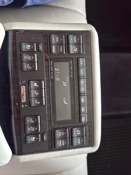2015 Lexus LS 4th Gen - Image 13 of 20