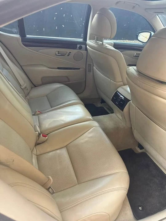 2015 Lexus LS 4th Gen - Image 15 of 20