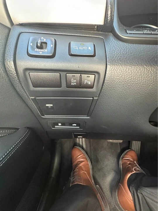 2015 Lexus LS 4th Gen - Image 6 of 13