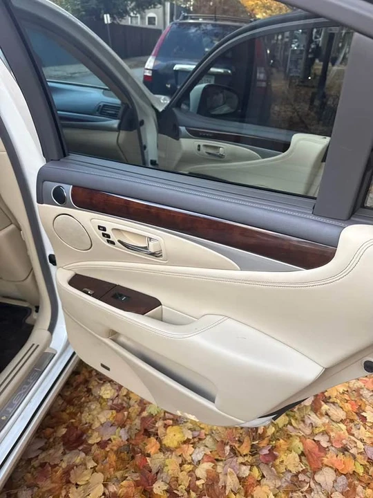 2015 Lexus LS 4th Gen - Image 16 of 20