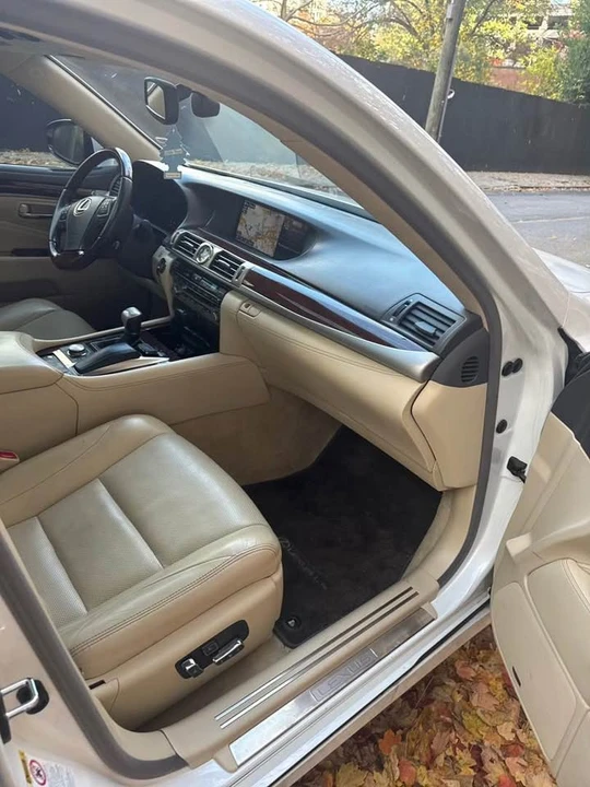 2015 Lexus LS 4th Gen - Image 18 of 20