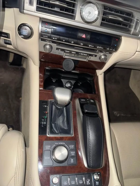 2015 Lexus LS 4th Gen - Image 13 of 20