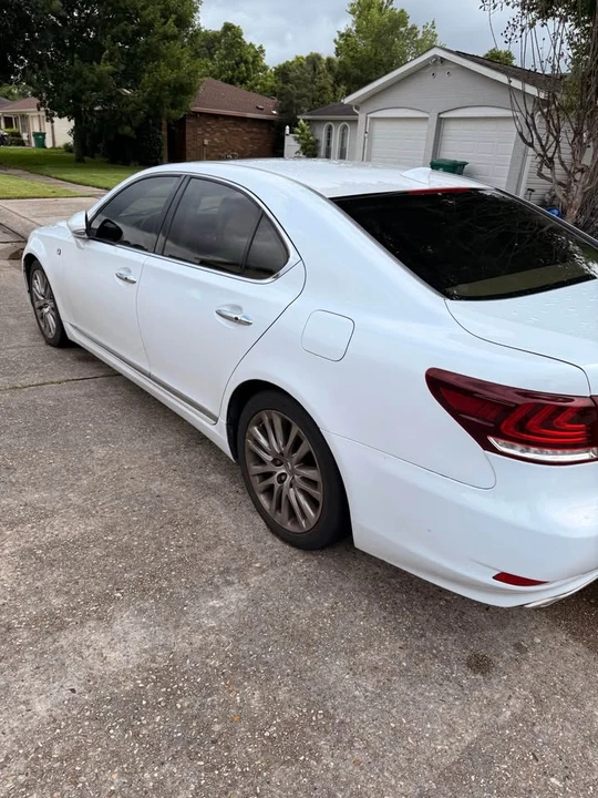 2015 Lexus LS 4th Gen - Image 5 of 10