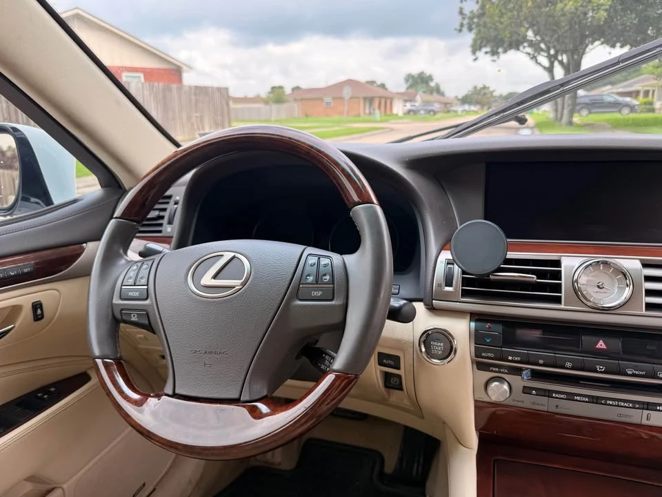 2015 Lexus LS 4th Gen - Image 10 of 10