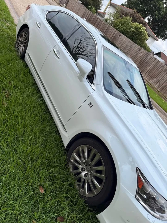 2015 Lexus LS 4th Gen - Image 3 of 10