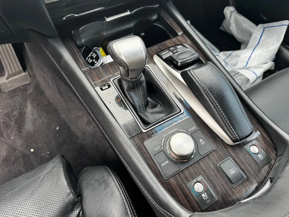 2015 Lexus LS 4th Gen - Image 12 of 16