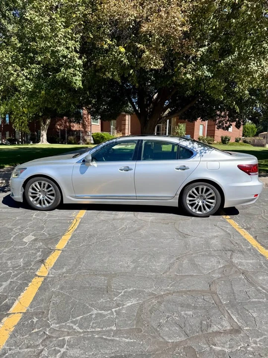 2015 Lexus LS 4th Gen - Image 9 of 14