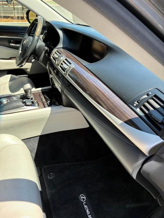 2015 Lexus LS 4th Gen - Image 13 of 20