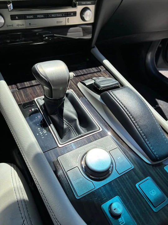 2015 Lexus LS 4th Gen - Image 17 of 20