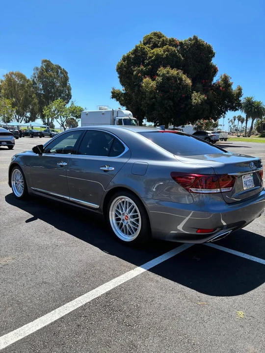 2015 Lexus LS 4th Gen - Image 6 of 20