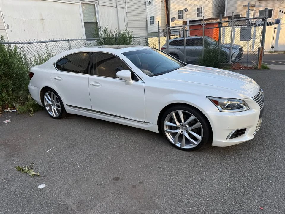 2015 Lexus LS 4th Gen - Image 2 of 11