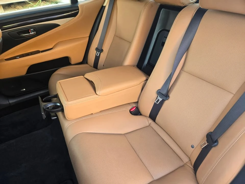2015 Lexus LS 4th Gen - Image 15 of 20