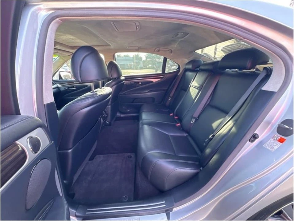 2015 Lexus LS 4th Gen - Image 16 of 20