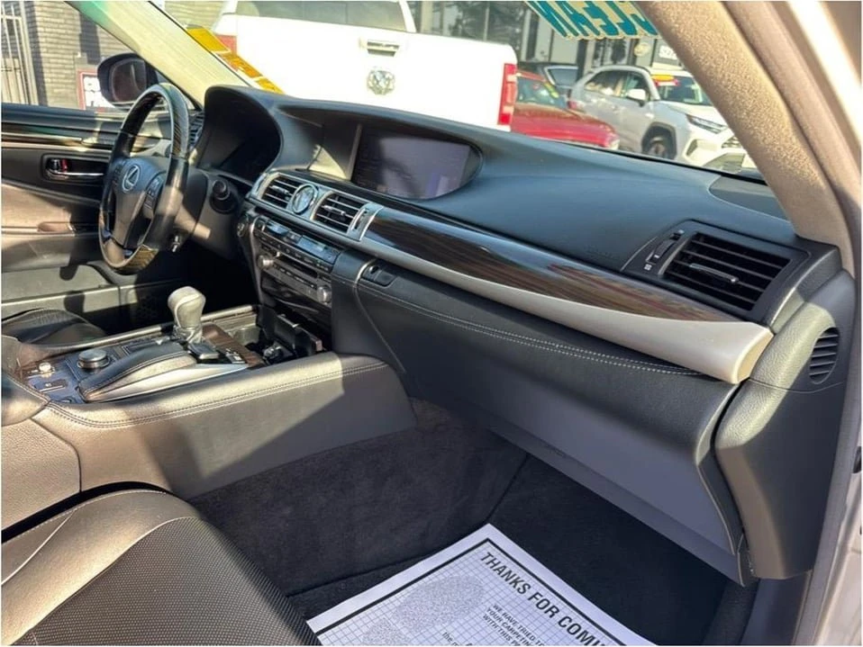 2015 Lexus LS 4th Gen - Image 10 of 20