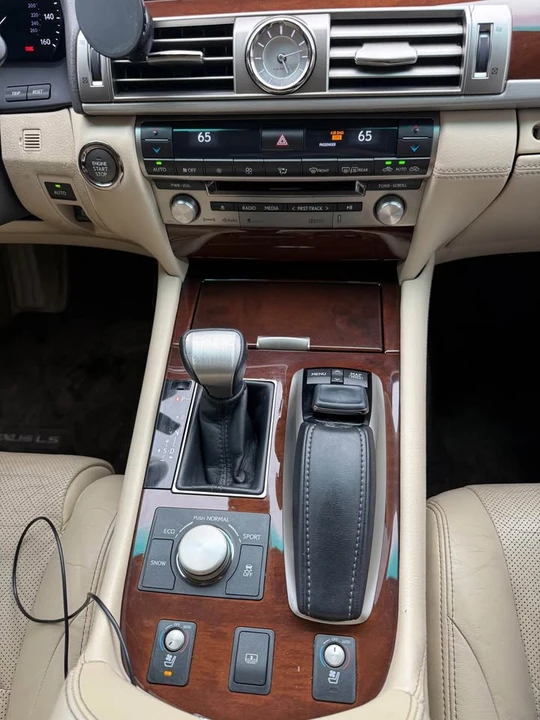 2015 Lexus LS 4th Gen - Image 12 of 15