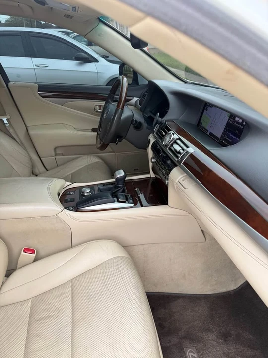 2015 Lexus LS 4th Gen - Image 8 of 15