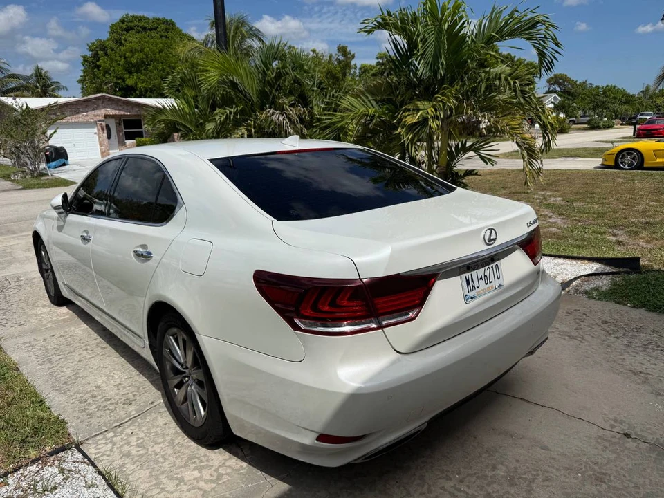 2015 Lexus LS 4th Gen - Image 4 of 10