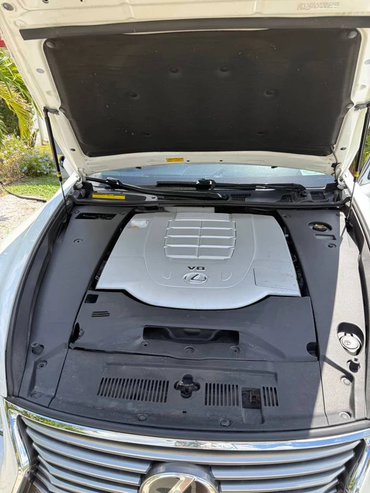 2015 Lexus LS 4th Gen - Image 9 of 10