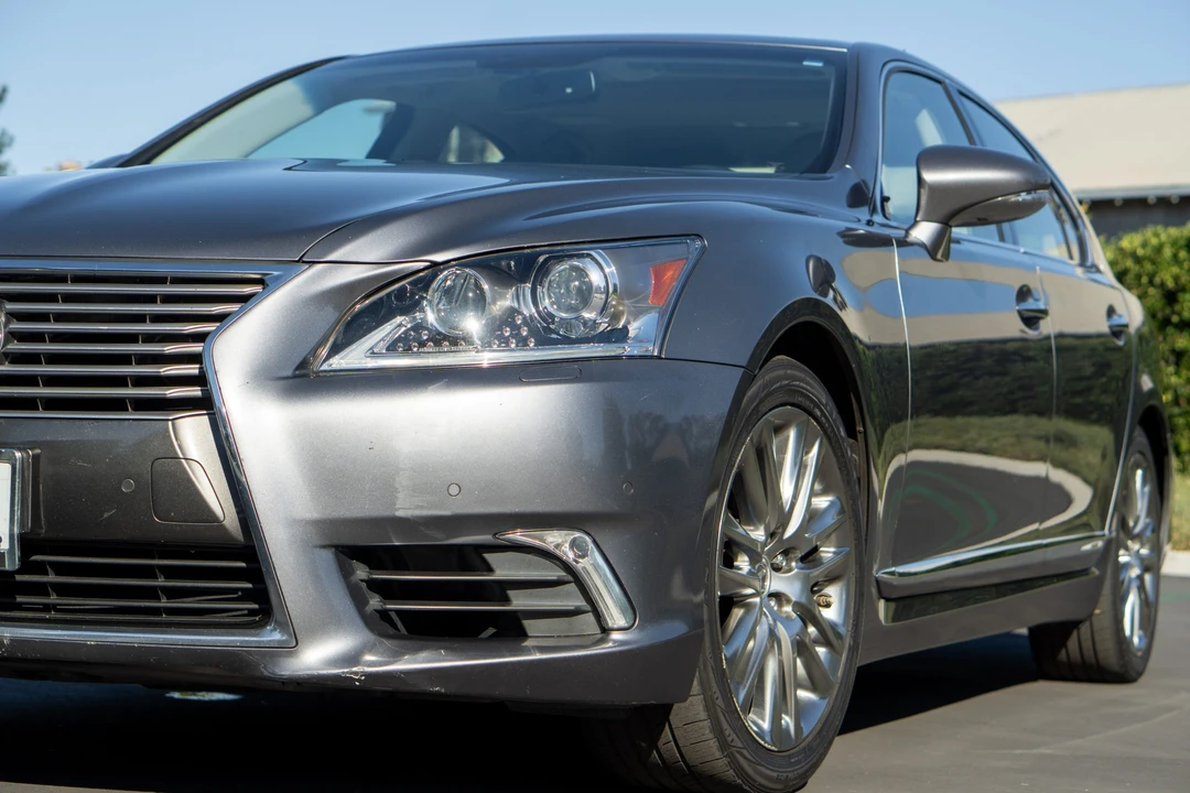 2015 Lexus LS 4th Gen - Image 20 of 31