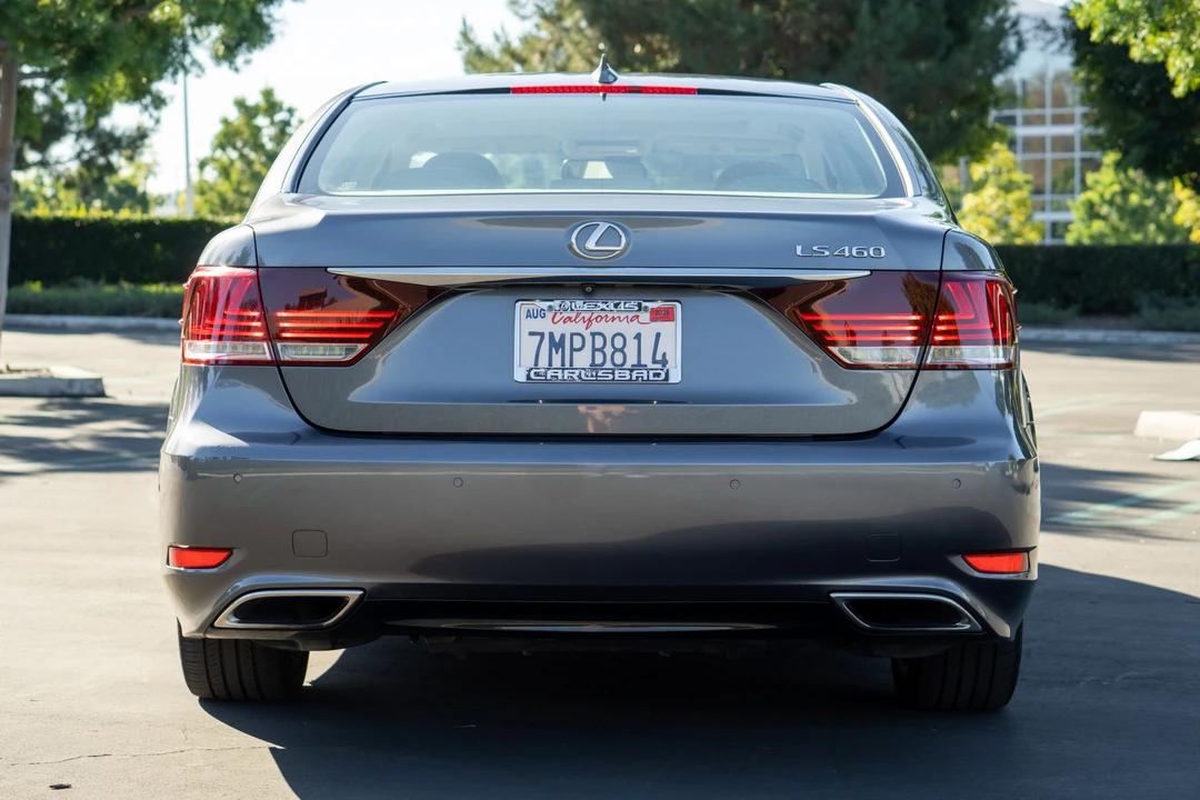 2015 Lexus LS 4th Gen - Image 16 of 31