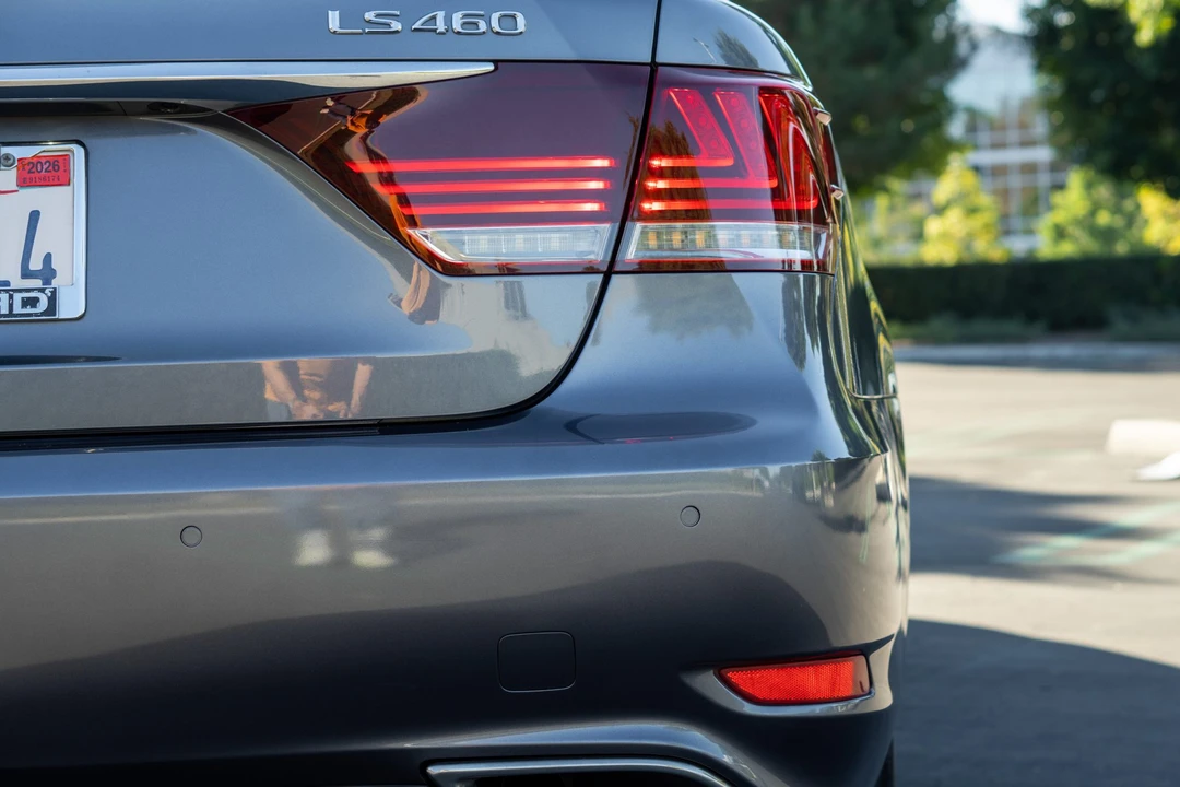 2015 Lexus LS 4th Gen - Image 18 of 31