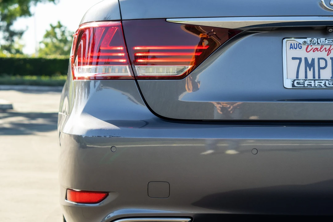 2015 Lexus LS 4th Gen - Image 17 of 31