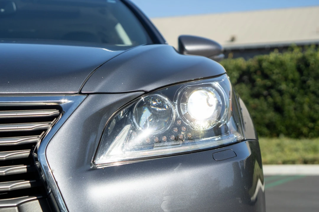 2015 Lexus LS 4th Gen - Image 15 of 31