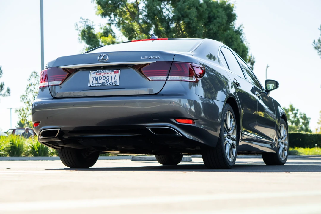 2015 Lexus LS 4th Gen - Image 8 of 31