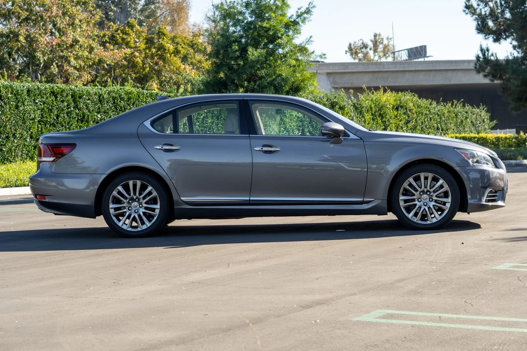 2015 Lexus LS 4th Gen - Image 6 of 31
