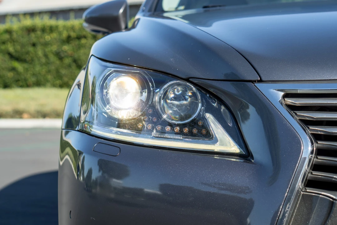 2015 Lexus LS 4th Gen - Image 14 of 31