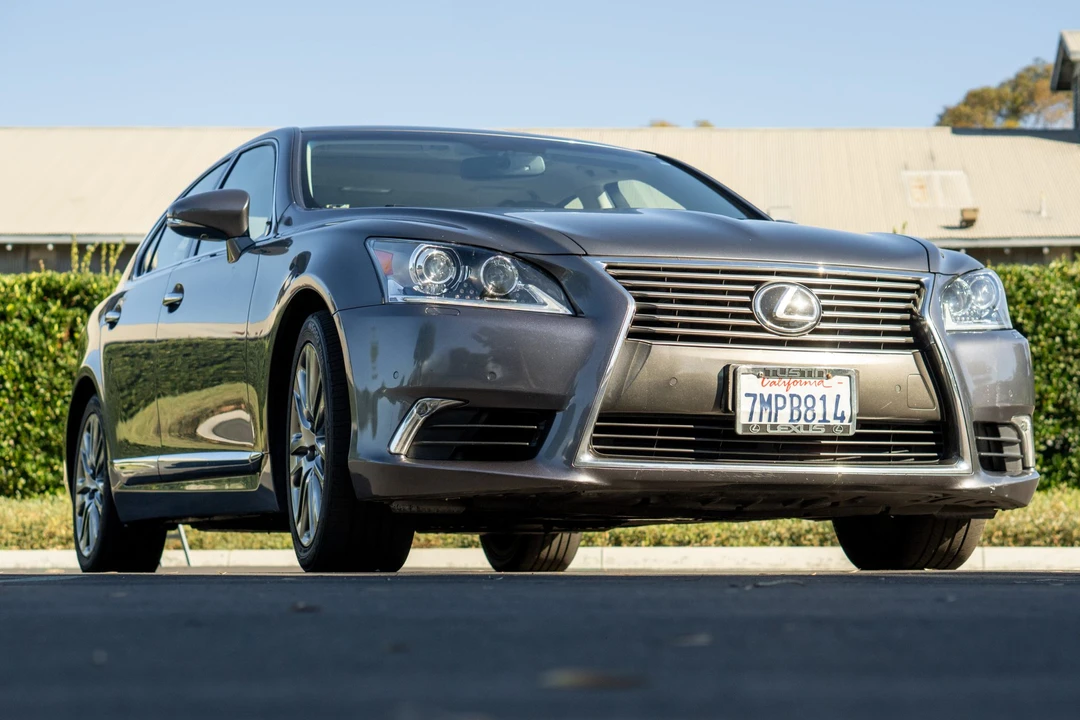 2015 Lexus LS 4th Gen - Image 5 of 31
