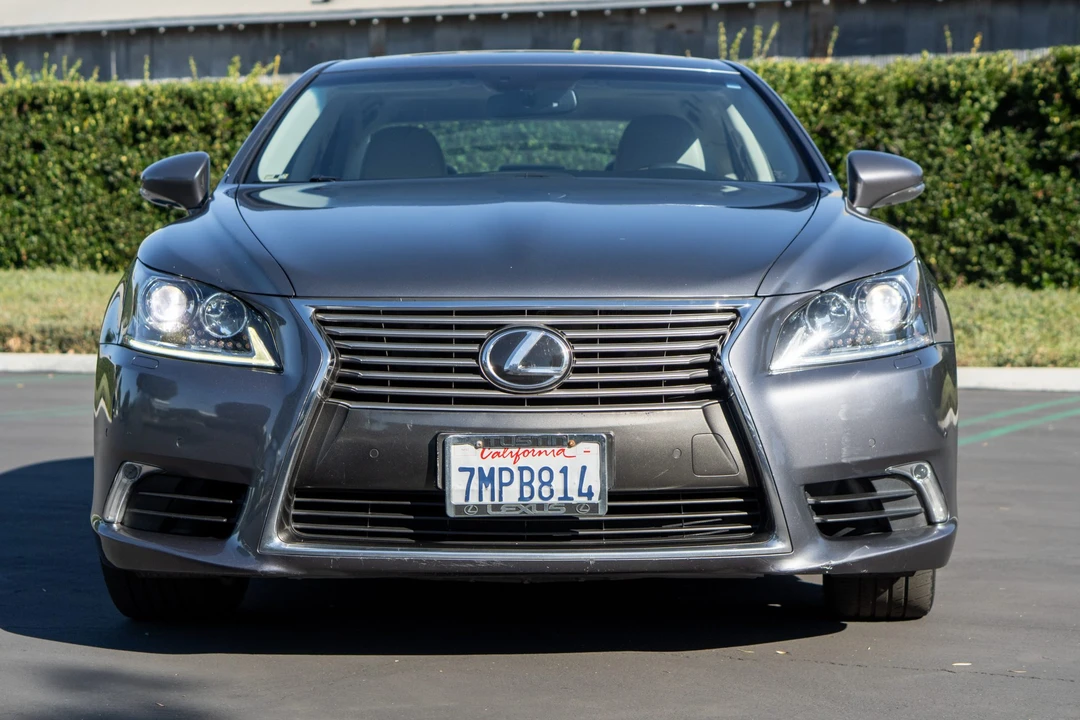 2015 Lexus LS 4th Gen - Image 13 of 31