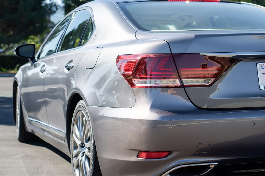 2015 Lexus LS 4th Gen - Image 21 of 31