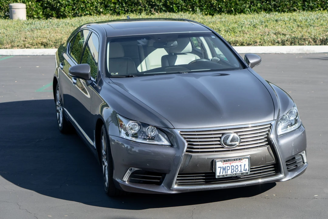 2015 Lexus LS 4th Gen - Image 4 of 31
