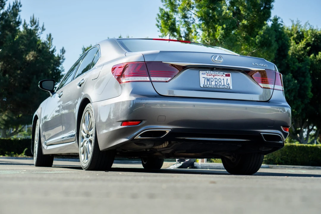 2015 Lexus LS 4th Gen - Image 10 of 31