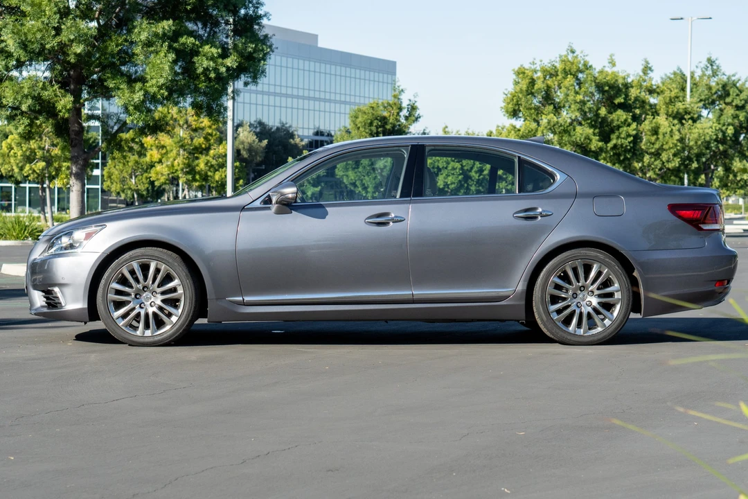 2015 Lexus LS 4th Gen - Image 12 of 31